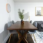 39-2 Renovated 3Br